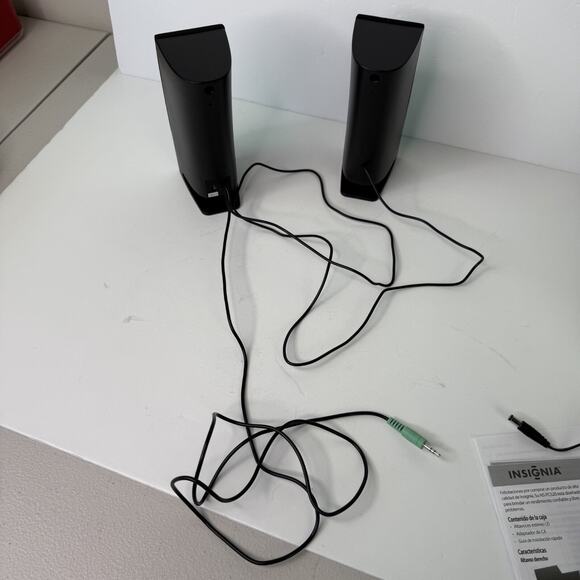 Insignia Powered Wired NS-PCS20 Set of 2 Black Computer Speakers - Picture 8 of 9